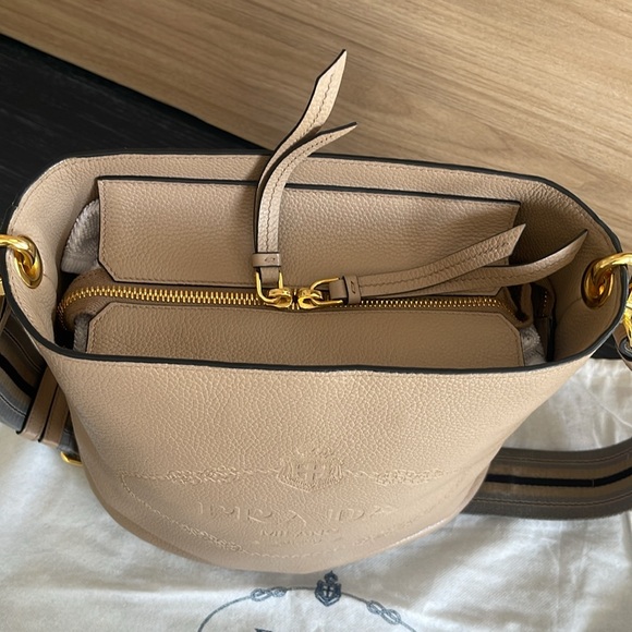 Prada Vitello phenix cammeo leather stripe strap bucket bag crossbody purse 🤎 - Picture 15 of 16